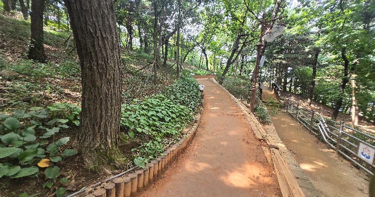 수진공원 황톳길 참고 사진 · 글 전체 장소의 대표 사진은 아닙니다
