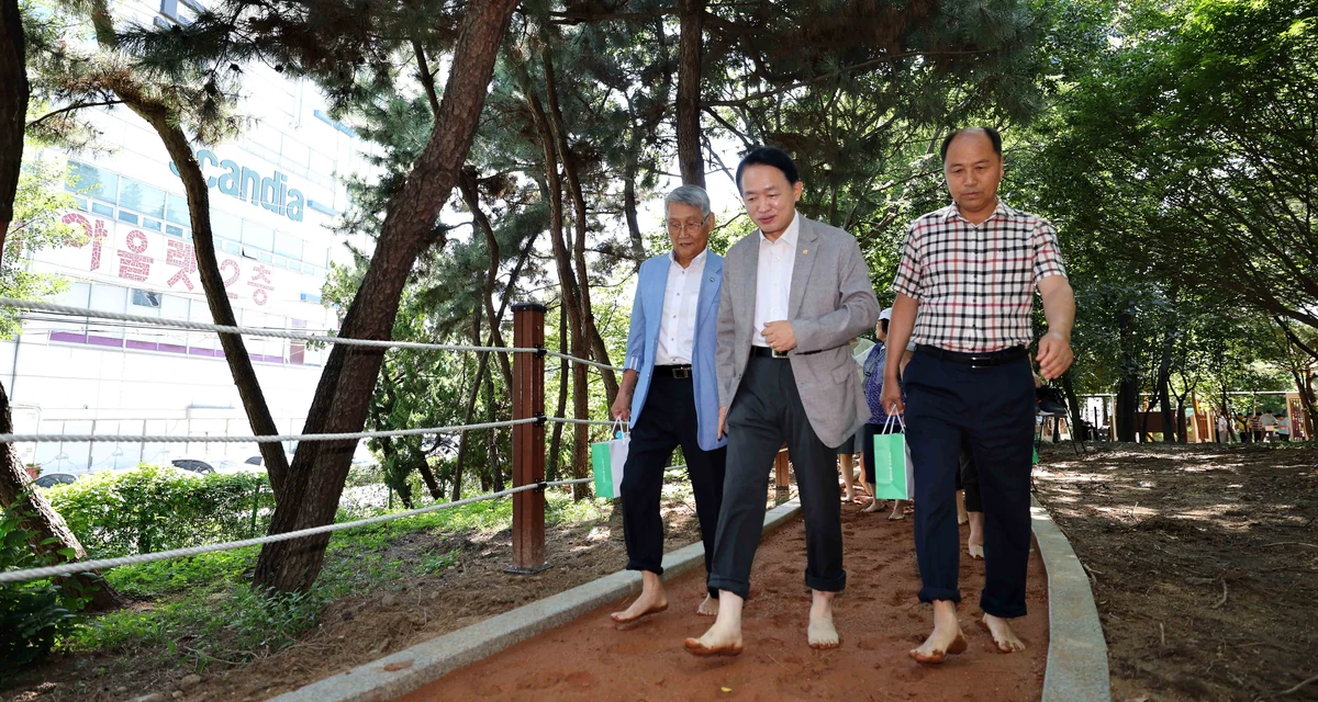 인천교근린공원 맨발 황톳길 실제 모습 · 지자체 공개 사진
